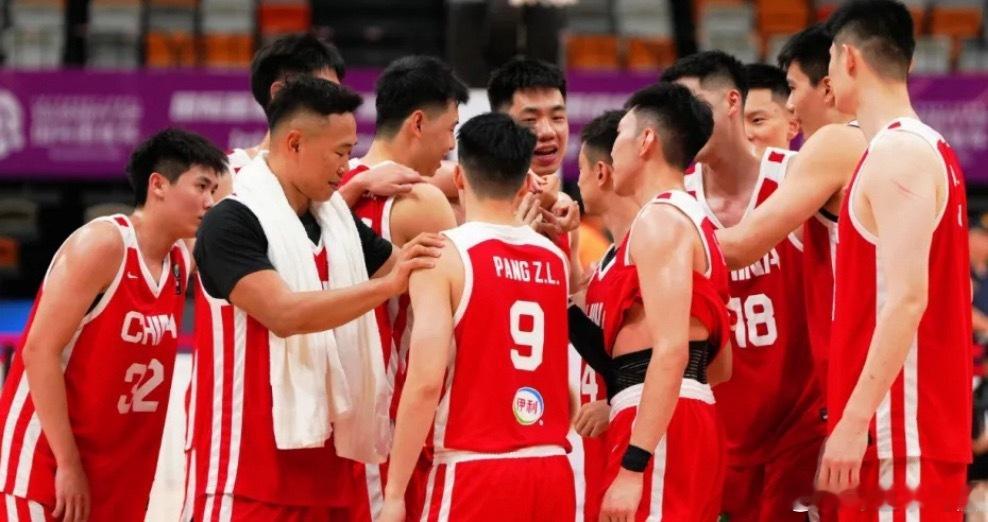 8月13日晚，中国男篮在佛山热身赛中以83-78力克世界排名第42位的南美劲旅乌