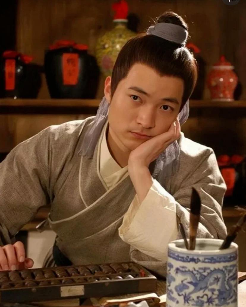 桌伟果然是宝刀未老啊
他的爆料全是大瓜，上个礼拜爆料有一个家喻户晓的男星而且学历