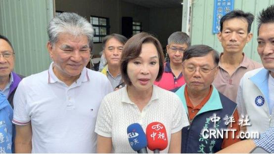 柯志恩“爬车窗逃生”。
 
8月25日下午一点半，高雄阿莲区玉库里潭底路，国民党