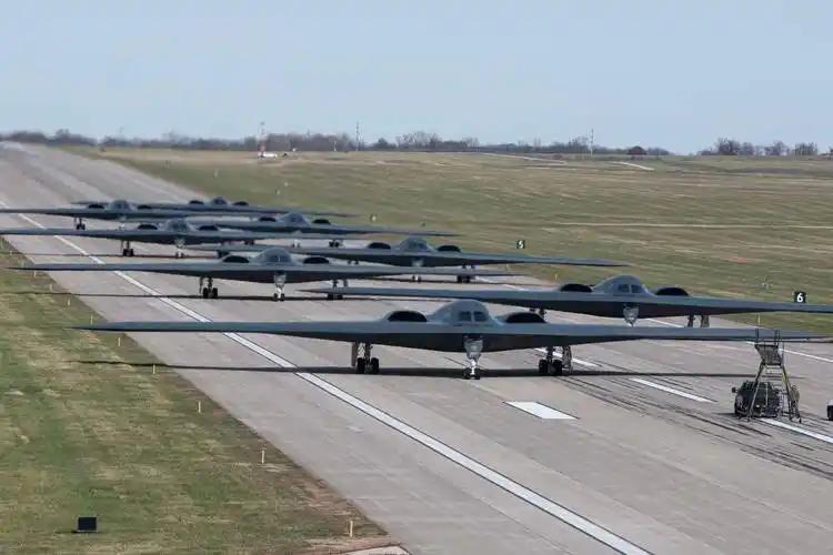 美国有狠辣的手段对付伊朗
        如果伊朗敢攻击美国的军事或商业设施，特