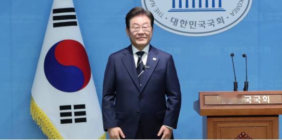 刚被特朗普点名，李在明就当着全韩国的面，宣布进入“战时状态”

特朗普在白宫公开