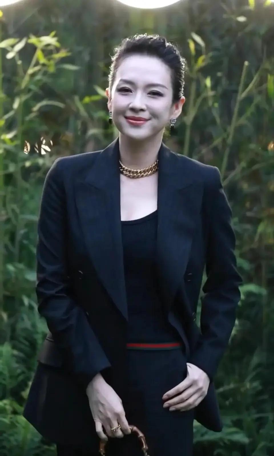 章子怡回应整容传闻：“我没有整容，3月末4月份的时候我拍了一部电影，为了那个电影