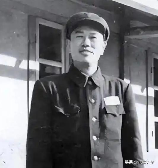 1962年，许世友端着酒走过来，邓华一把推开骂了声“滚”，两人十七年没来往，19