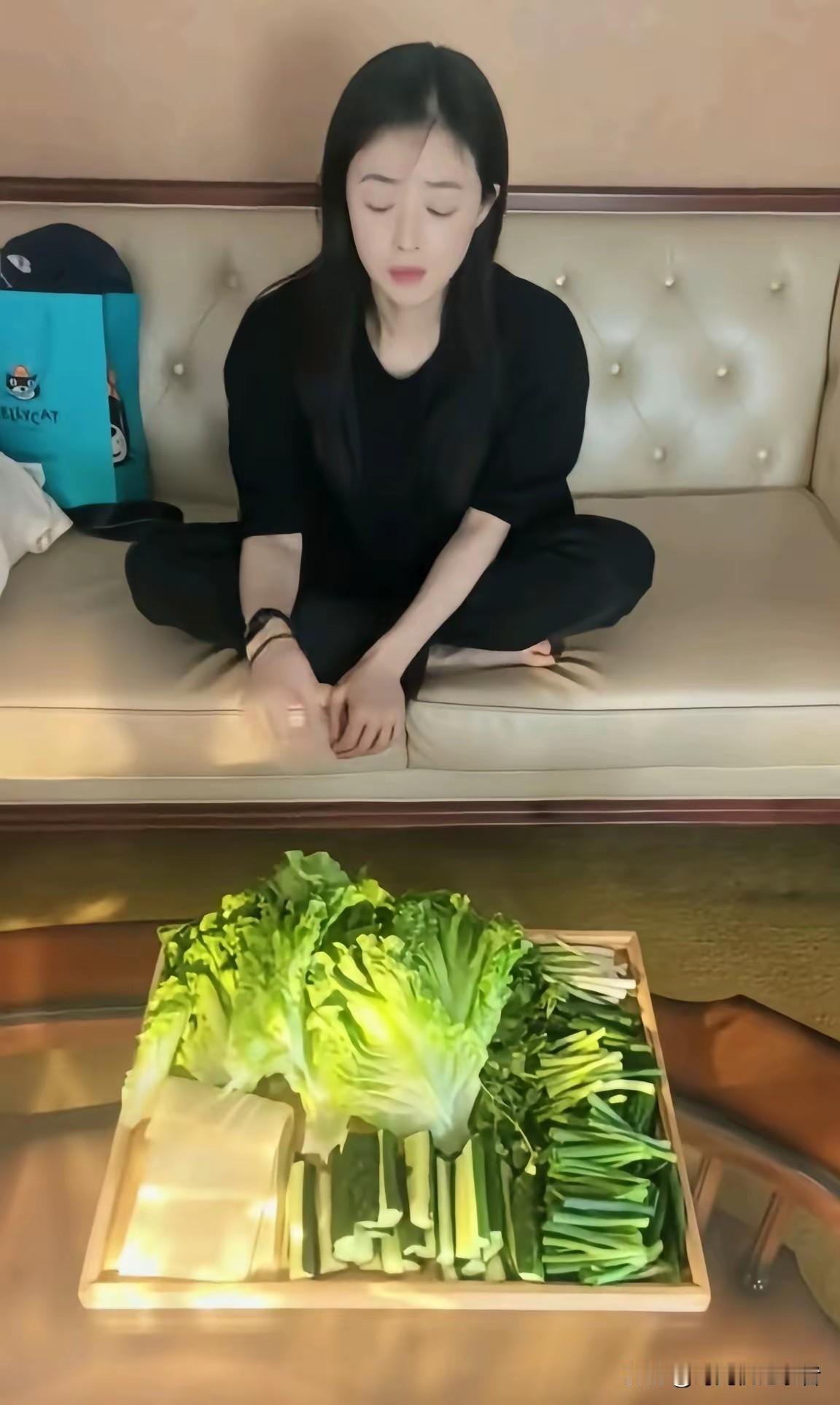 蒋欣也太惨了，人到中年不得不减肥，原本就不胖，现在瘦的没有以前的气质，如今感觉有