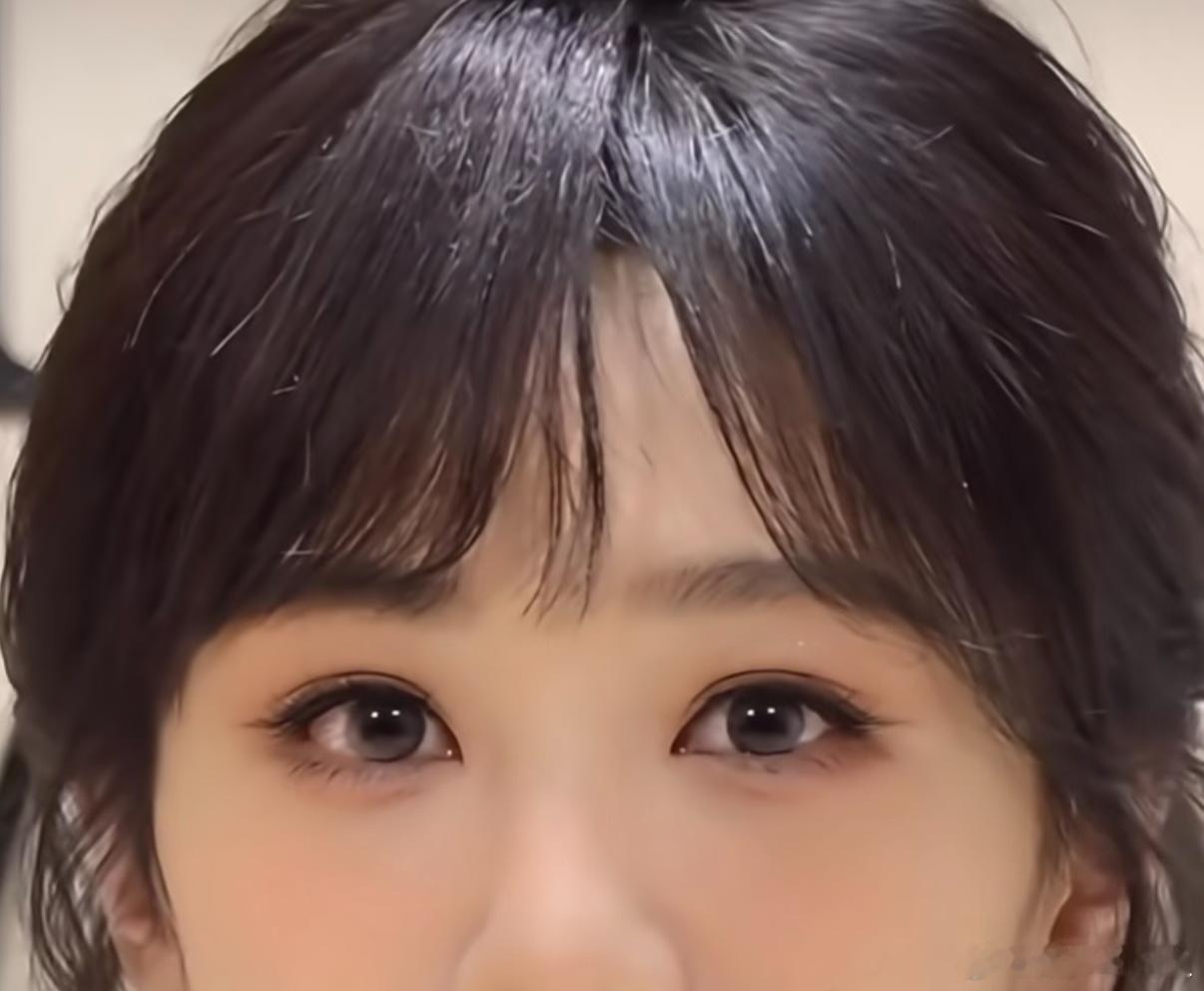 杨紫这个美瞳蛮好看的 