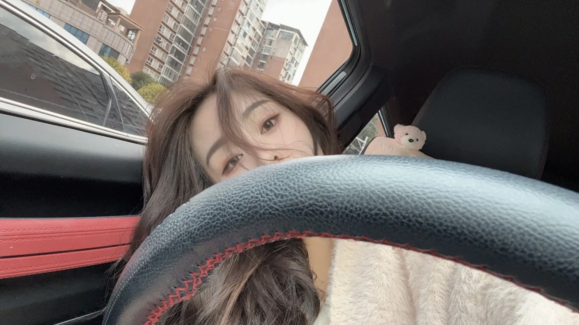 自己的伞胜过任何人的屋檐。