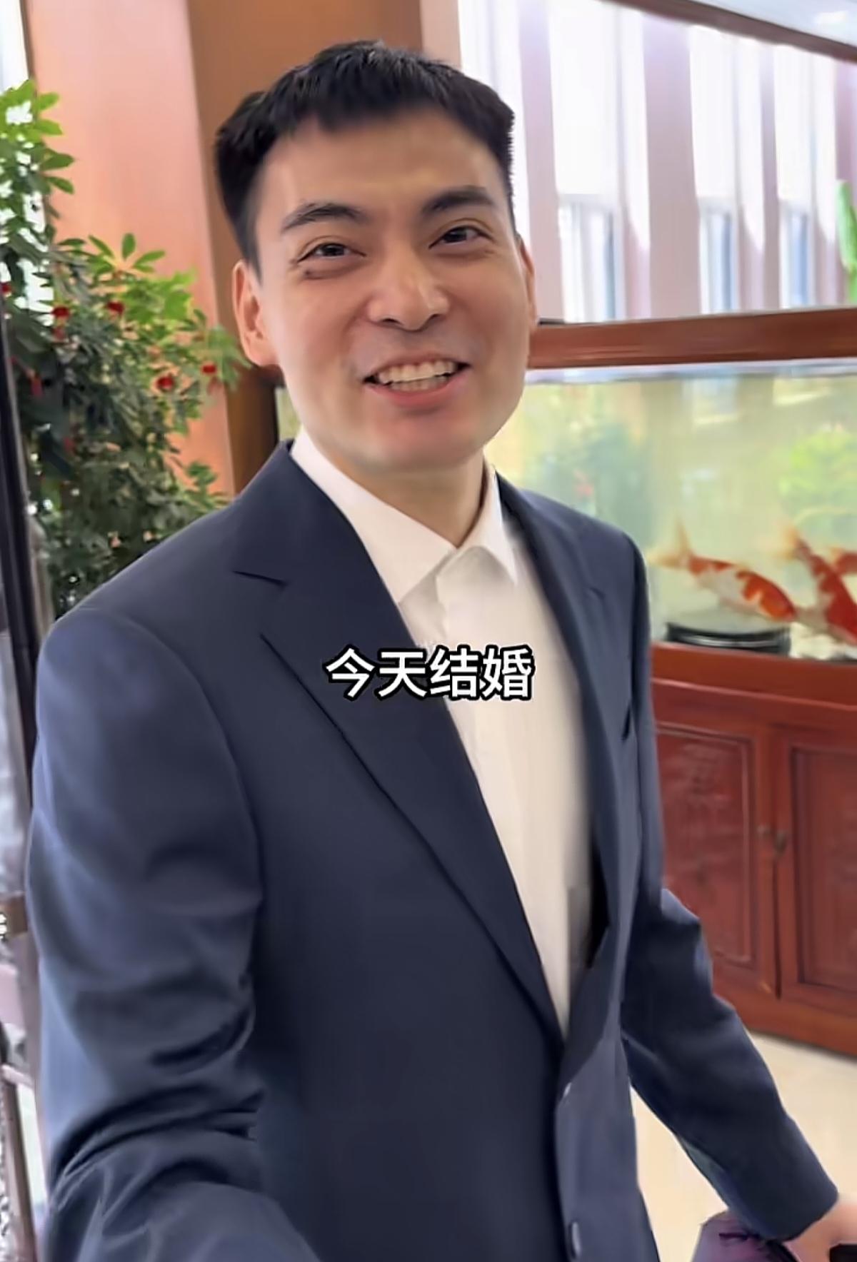 贾明儒结婚了，结果小舅子哭得一踏糊涂，这是什么情况。今天，山西男篮后卫，本赛季最