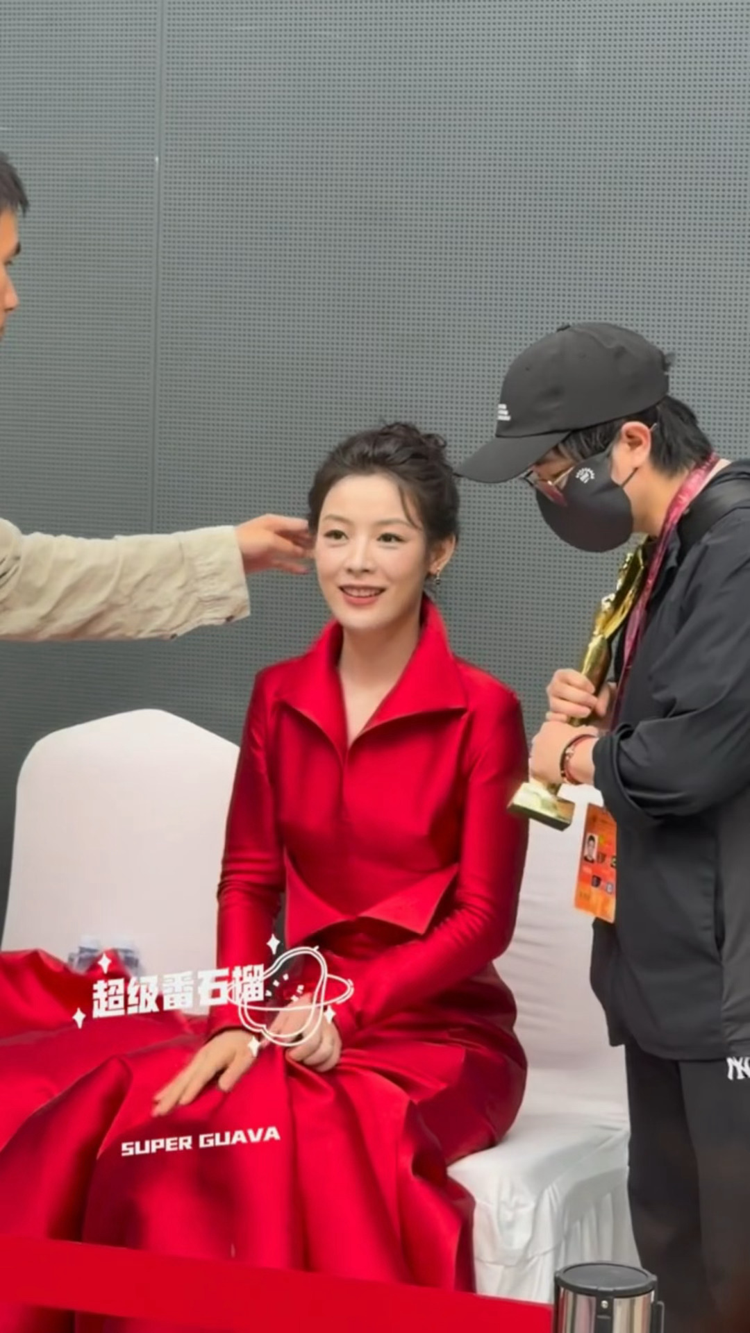 乖乖坐着等采访今晚也得忙到好晚🥺 