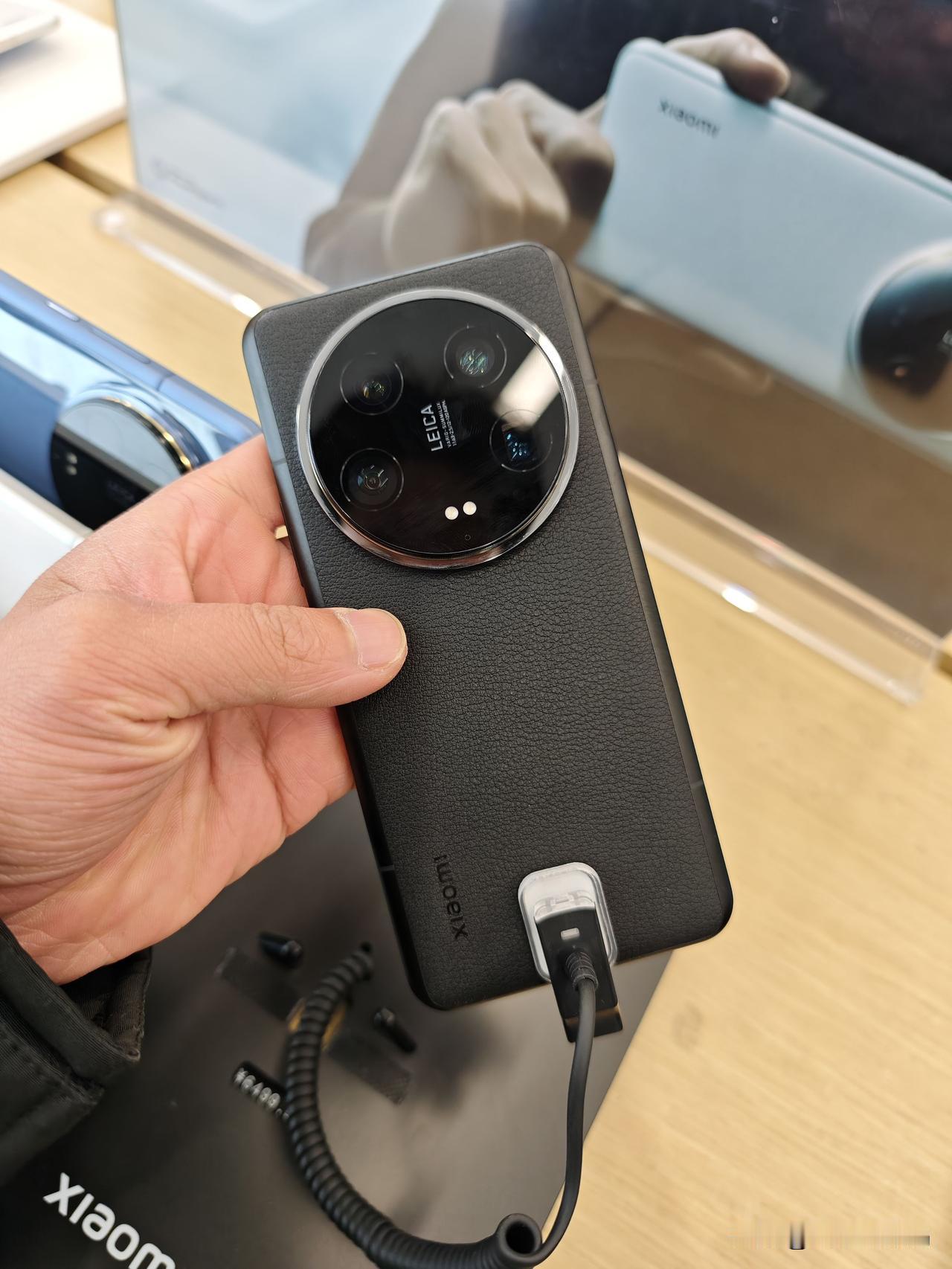 都觉得小米14 Ultra卖6499起，太贵了？
建议实际上手体验一下~
其实仔