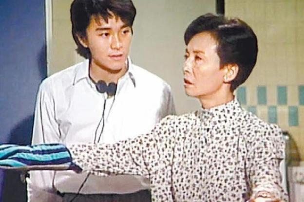 一路走好！香港资深演员梁爱在深圳养老院因癌症离世。她一生多舛，幼年遭父母遗弃，中