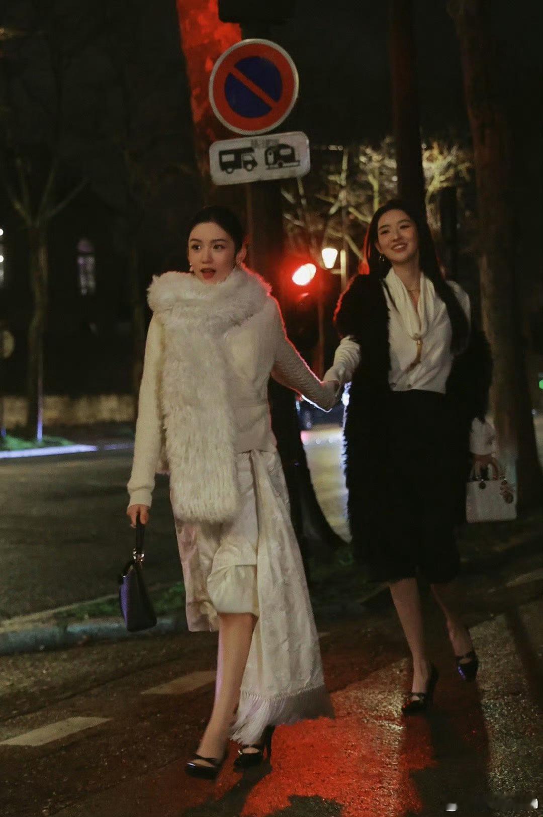 周也王玉雯 从胸口聊到巴黎又美又可爱的两姐妹一起闪耀巴黎 