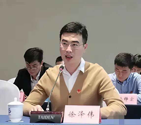 徐泽伟4月25日已被意大利秘密移交美方，押往休斯顿。这对他和他的家庭是个悲剧，但