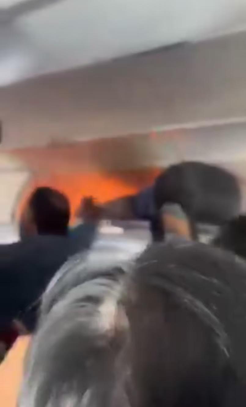 高空密闭客舱里，一缕烟升起的瞬间，整架飞机的命运就要改写，谁能想到风险只是一块小