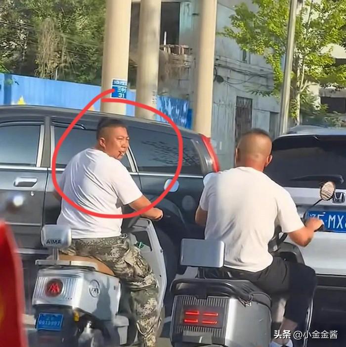 东北雨姐，引发热议。

7月31日，网红东北雨姐，冲上热搜，许久不见的她，现身东