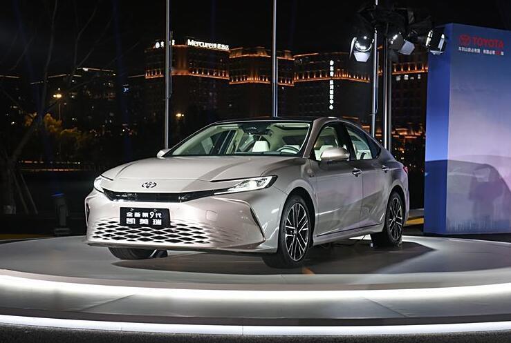 【凯美瑞2.5L混动：21.98万起】第九代凯美瑞推出了搭载2.5L混动系统的车