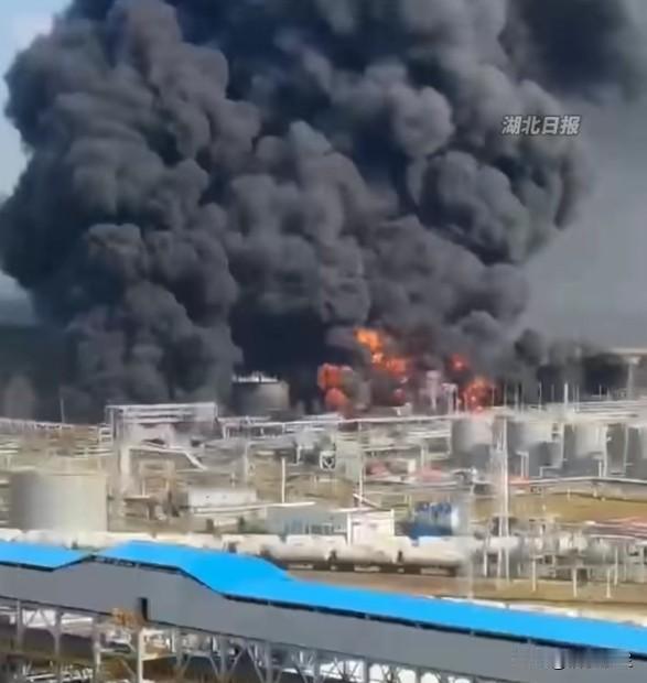 日本计划出资采购美制非致命性防御装备援乌，包括雷达系统、防弹衣等。这一举措标志着