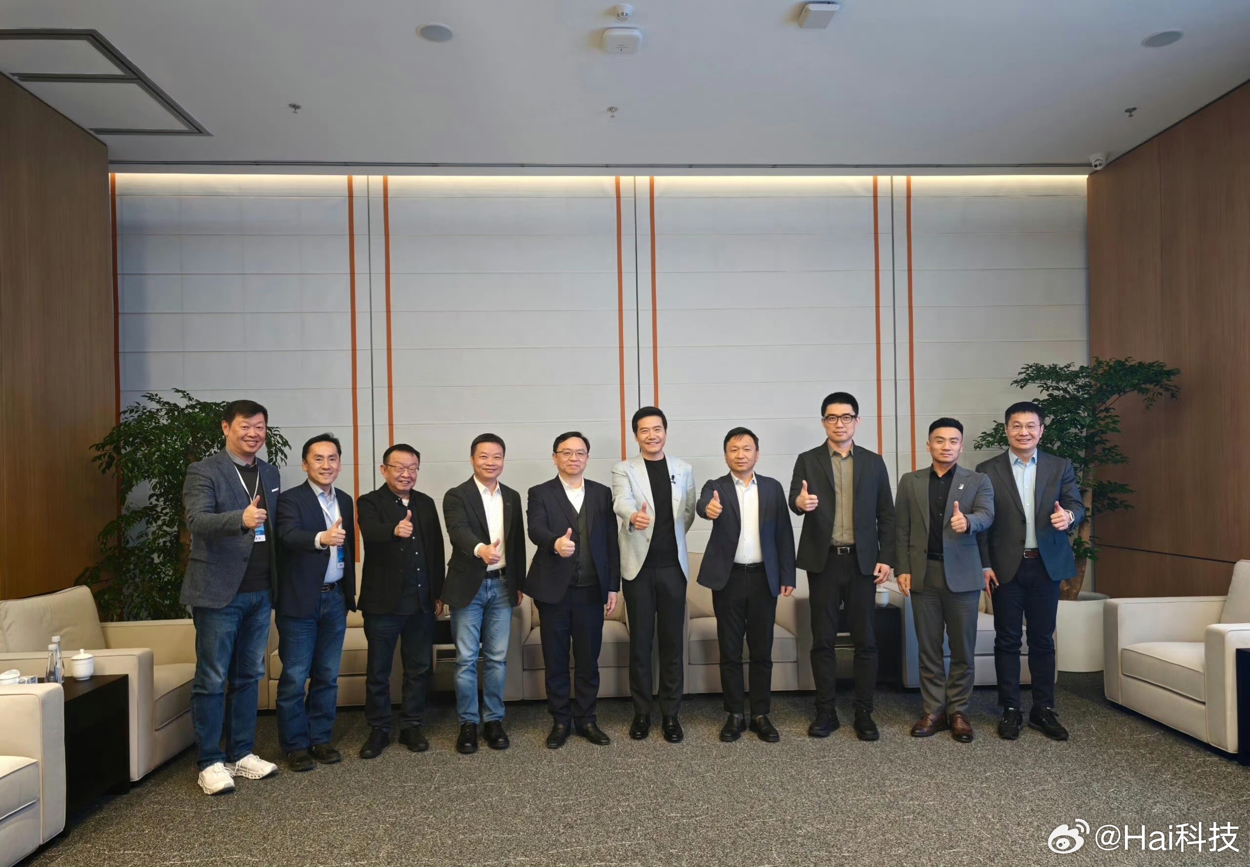 好家伙，传福哥又去捧场了，真大格局小米发布会小米新SU7发布会请来半个车圈小米发