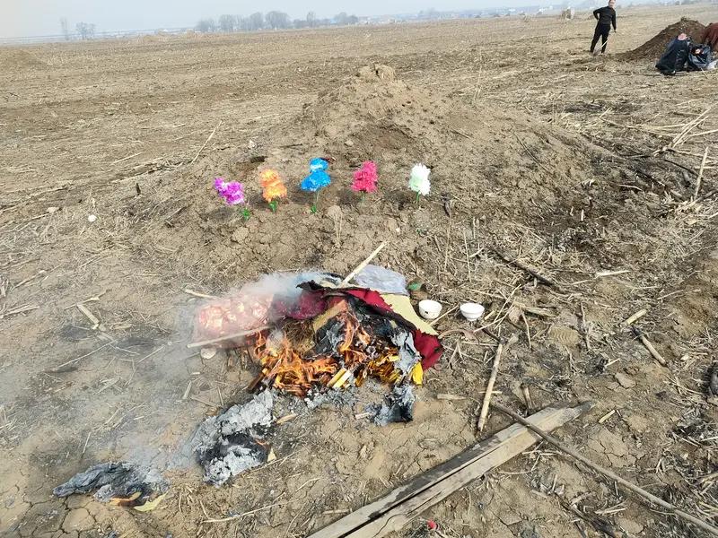 舅舅去世，舅妈向正月理发外甥索赔100万！法院一判，全网拍手叫好
 
活久见！就