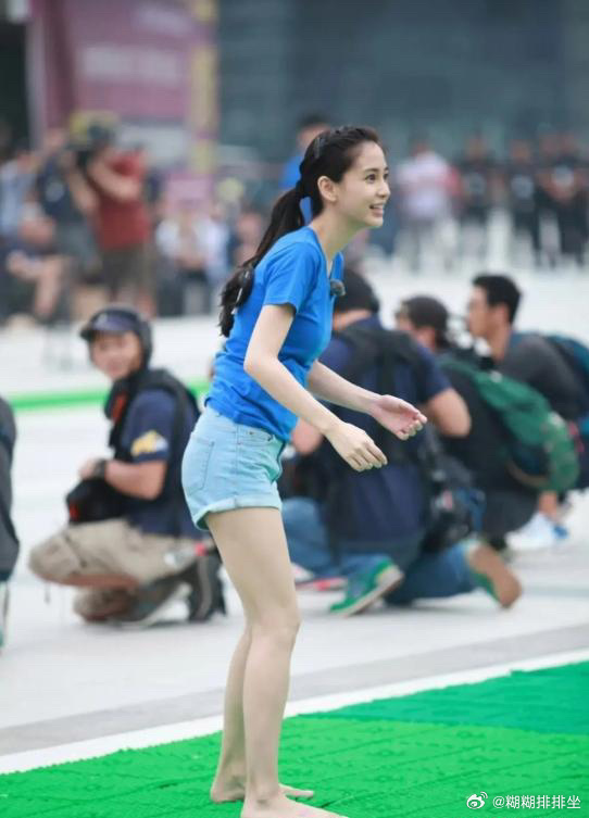 第一次看跑男的时候，真的被杨颖惊艳到了，这应该是她的颜值巅峰吧！ 