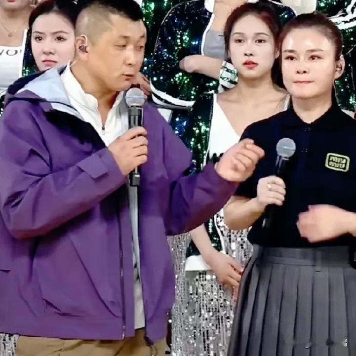 尘墨夫妇在全民歌王参赛后，确实好起来了
  尘墨在KS平台算是一位被遗弃的歌手。