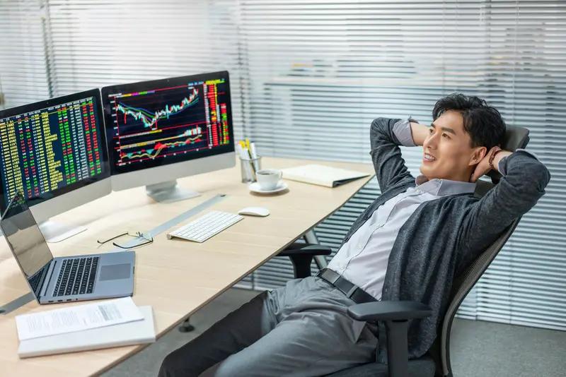 从38万到0：那个“再赚一点就收手”的念头，坑死了多少人

账户浮盈38万时，心