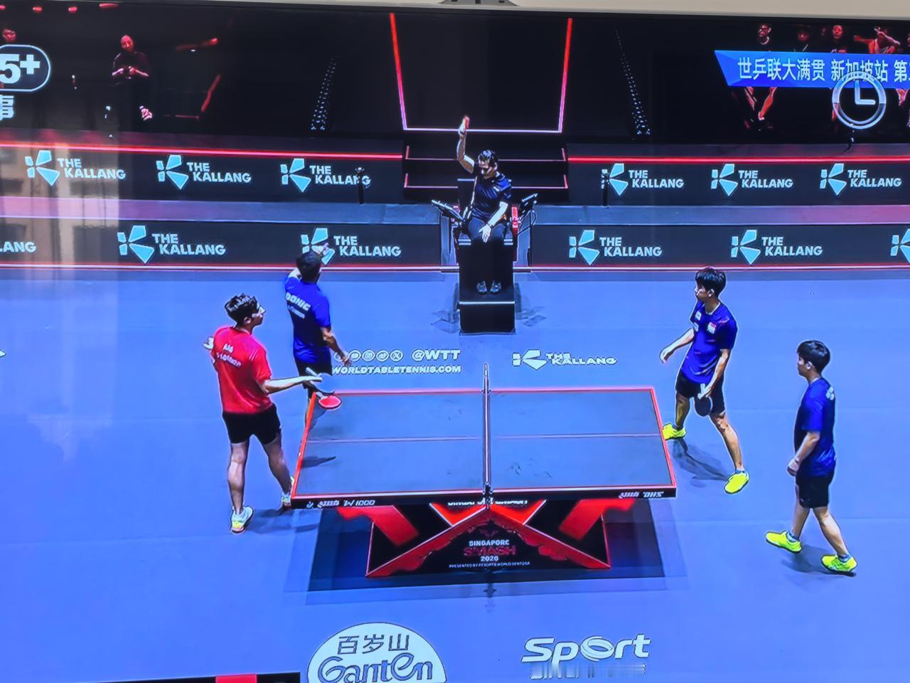 就要这一分！
    新加坡大满贯赛男双比赛正紧张进行，由阿根廷球员对阵主场的新