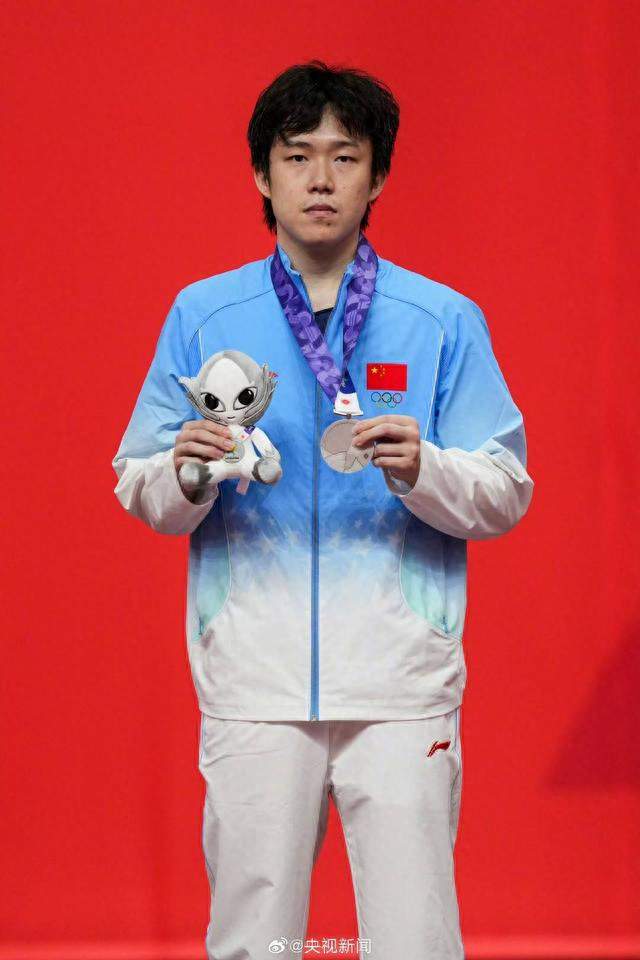 林诗栋4-0横扫王楚钦，拿下亚运男单金牌