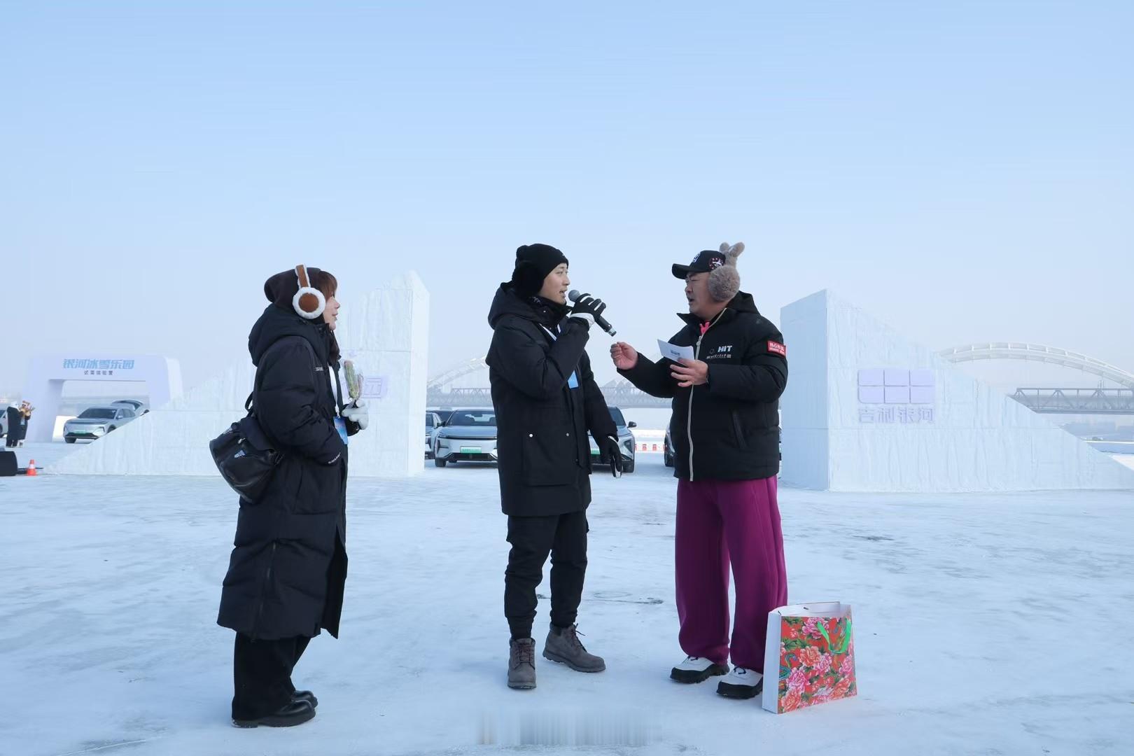 新疆放9天雪假不调休我也要准备开始雪季拍摄了，[捂嘴哭][捂嘴哭]流鼻涕成冰棍那