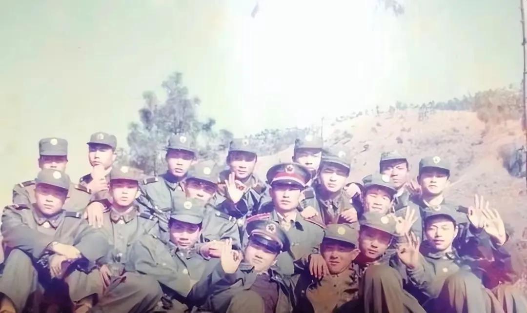 我是穿87式军装的人
和时代并没有离得太远
和男人的血性并没有疏远