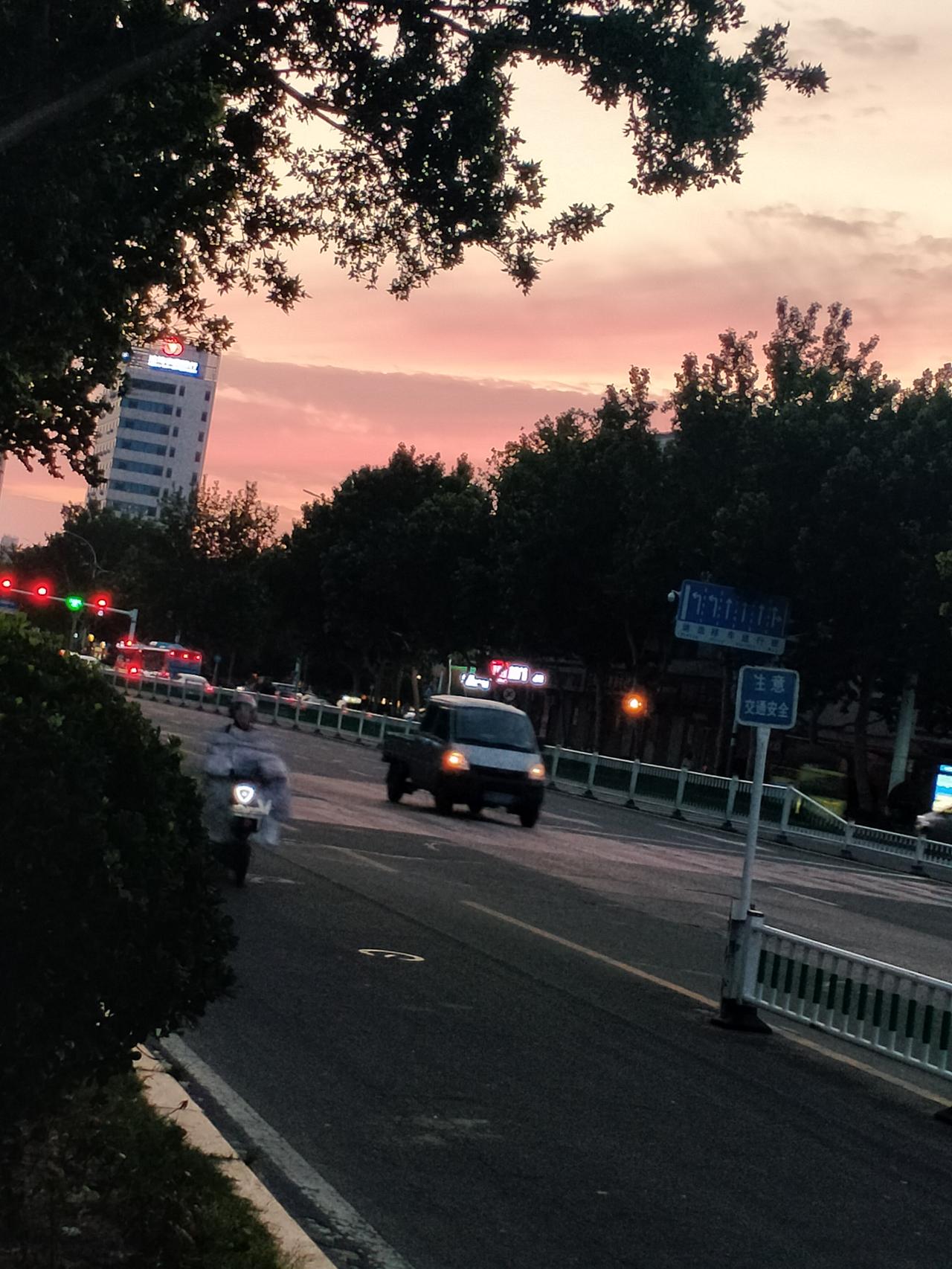 晚霞。