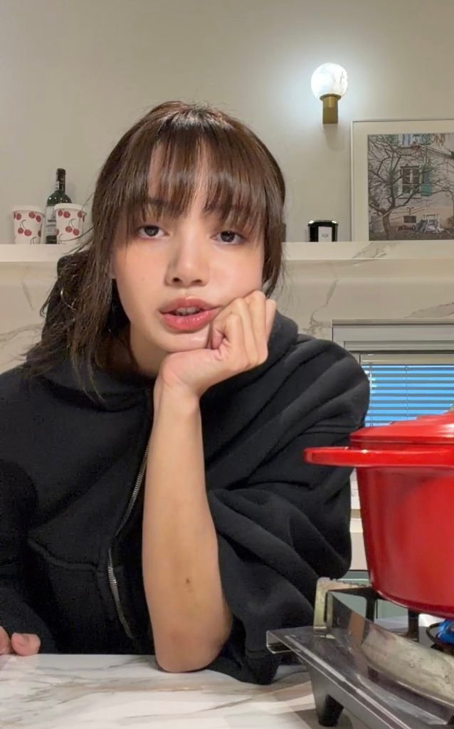 260104 Lisa泡泡直播中🫧大厨Lili上线，今日美食：年糕饺子汤😂?