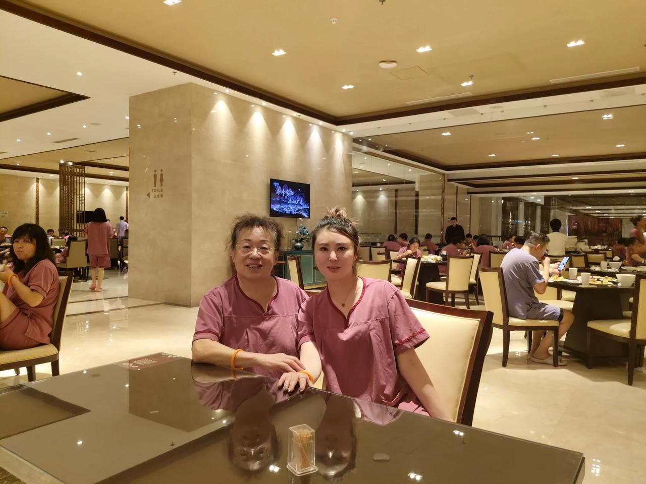 分享一张你最近随手拍的照片吧今天随平安保险公司来到了盘锦红海温泉，这里的自助餐品