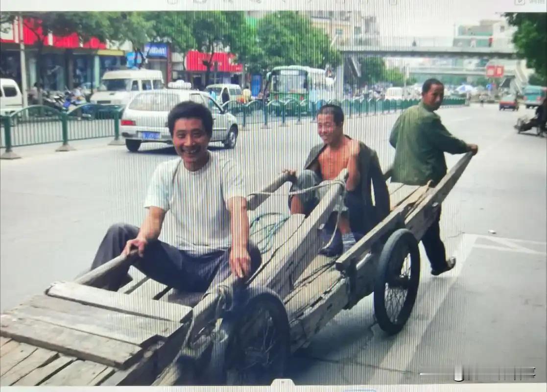 欧庙服务区忆往事：一车黄豆换米情，一路山河见国兴
 
车行在广州回河南的归途，当