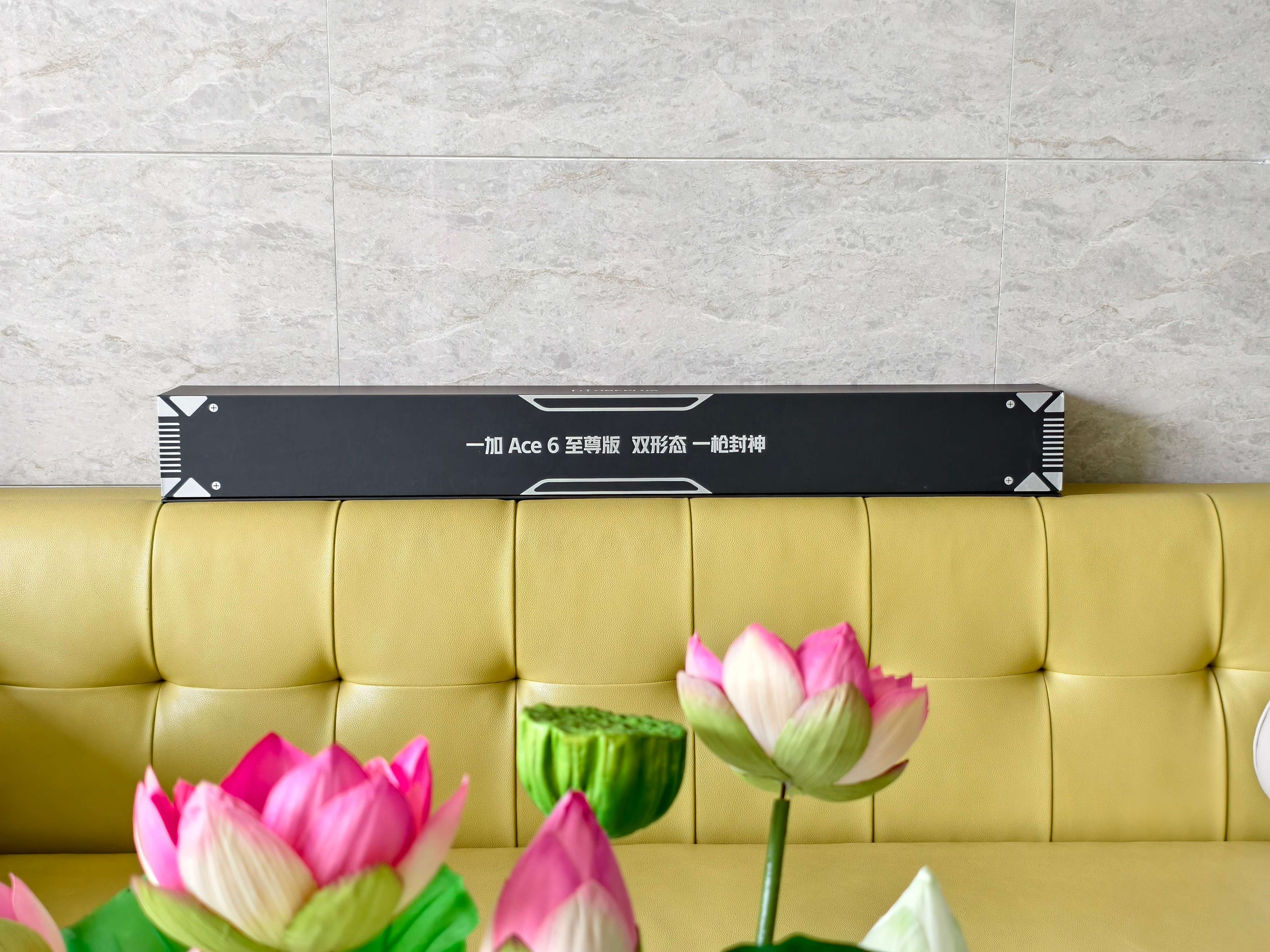 收到一加Ace6至尊版的发布会邀请函了！有点东西 是“手枪”，也是雨伞。 拿到枪