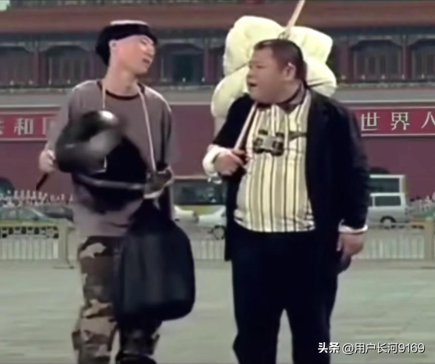 【笑话】都是方言惹的祸

两个重庆人到北京去旅游，下车后边走边商量到哪些地方玩，