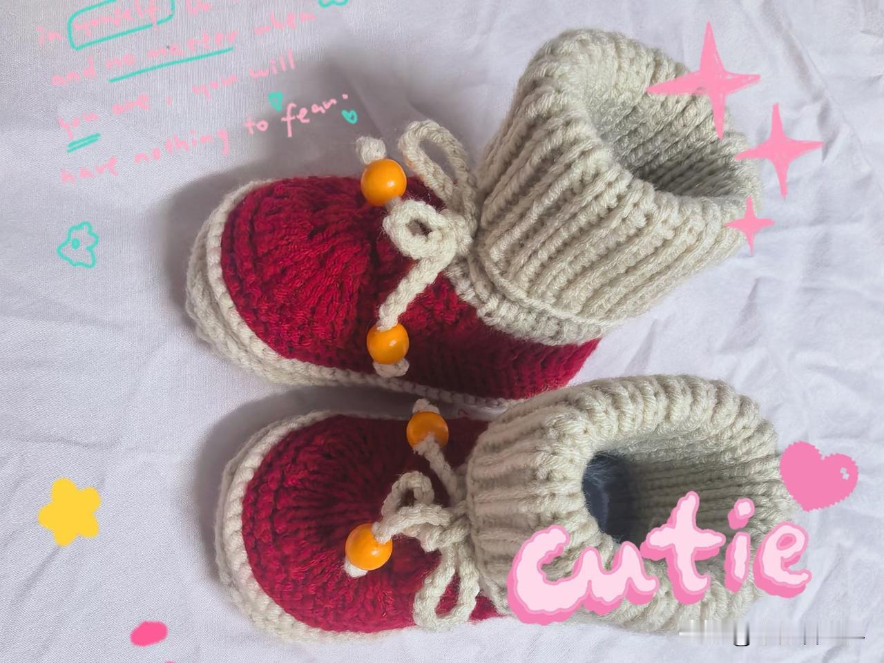 我们这里有个人，手可巧了。瞧她给孩子们织的鞋子帽子，是不是很漂亮？

和其他人不