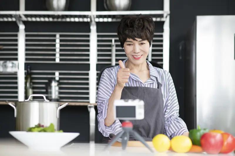 国家有难，我当然会挺身而出。就像疫情爆发时，有人冲到抗疫一线，有人在后方提供物资