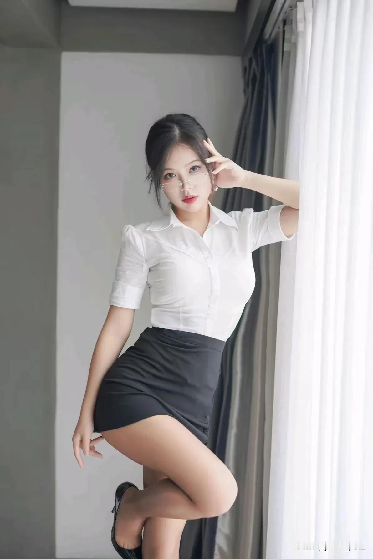 #女星美照分享#
#迷人的极品身材# #好身材性感女神# #性感翘臀完美身材# 