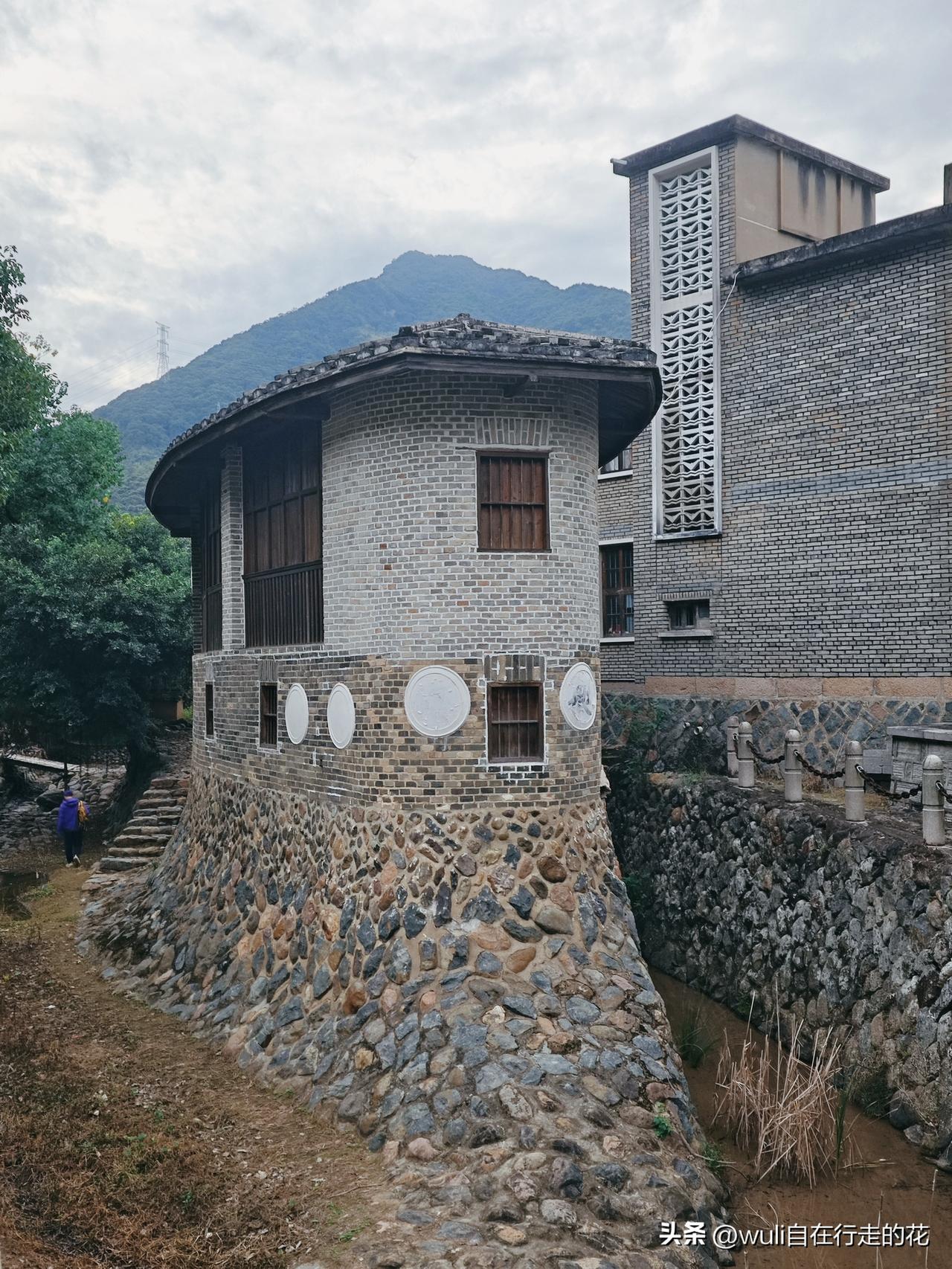 闽侯半岭村轮船厝
真的是一个相当冷门的景点，非周末很冷清，周末或节假日不懂是否也