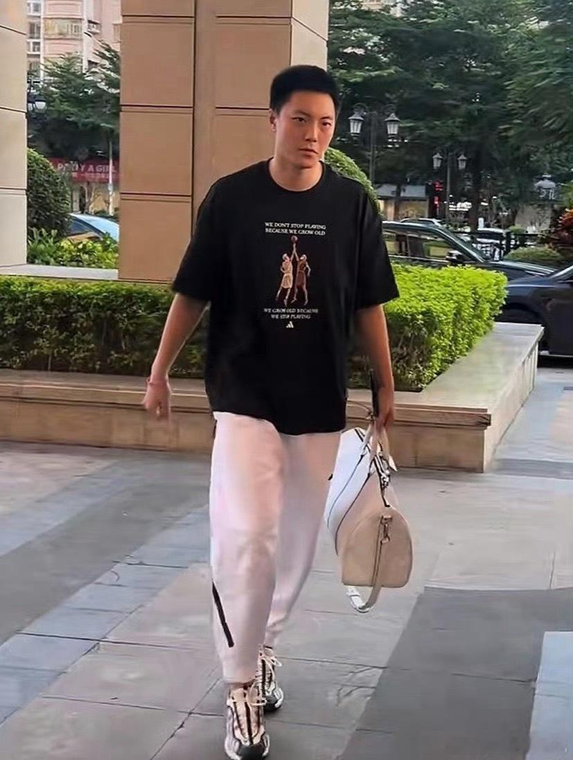 大明星回来啦[哈哈][哈哈][哈哈] ​​​