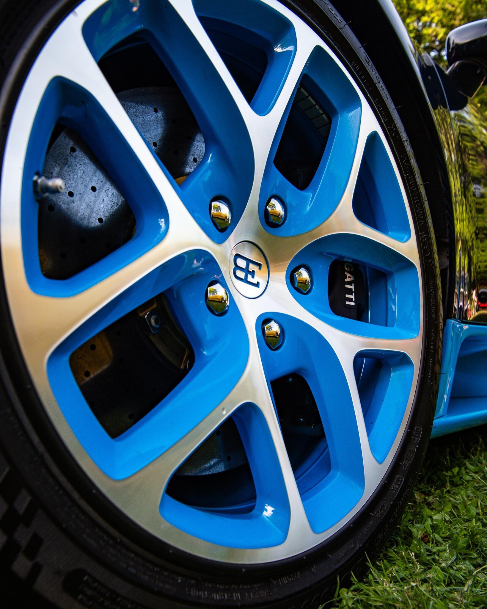 【速度与颜值双杀—黑蓝Bugatti Vitesse】黑蓝碳纤Bugatti V