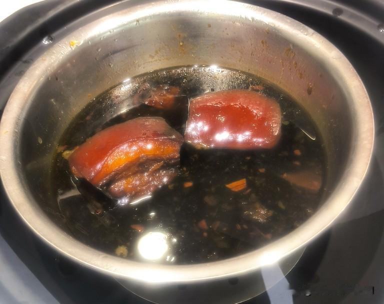 说说我国新战略核导弹，威慑力，起来了，在电视片镜头里，有歼20护航轰6，挂个大家