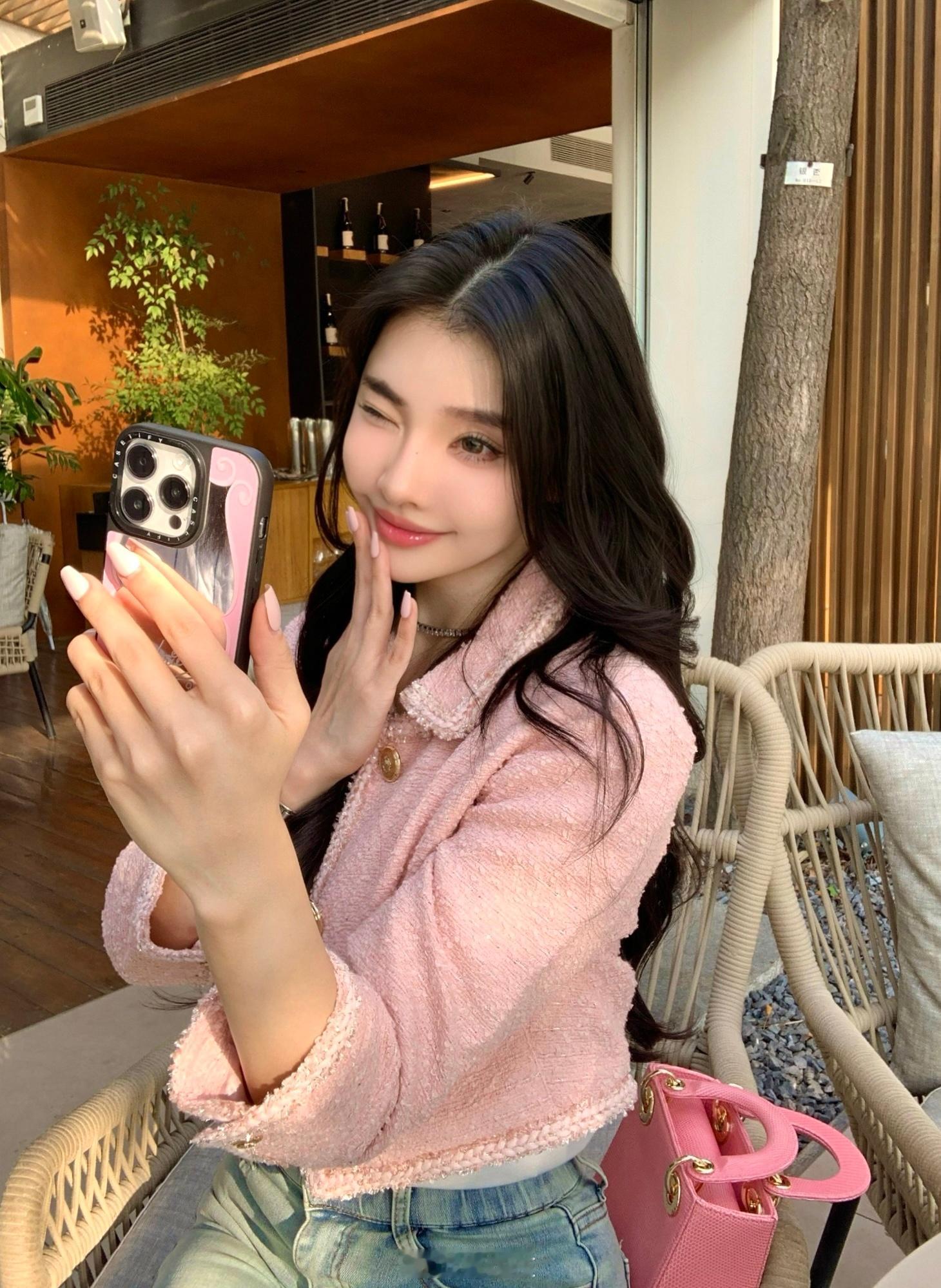 粉红粉红的一天💖🌸💅🏻ps：成都能不能天天有阳光啊 阴天的时候感觉整个人