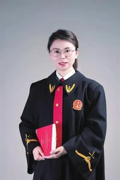 二审还没正式开打，法学圈先把徐法官的论文翻出来了，摆明了就是要在法庭上把这事儿掰