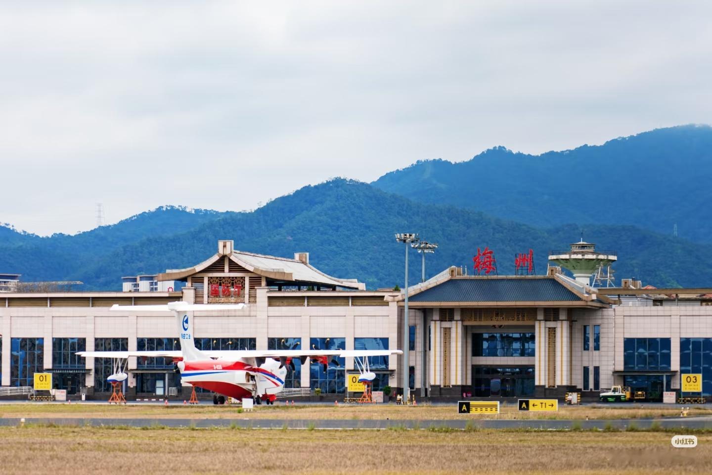 AG-600水上飞机近日飞到梅州，据说是推销展示： 