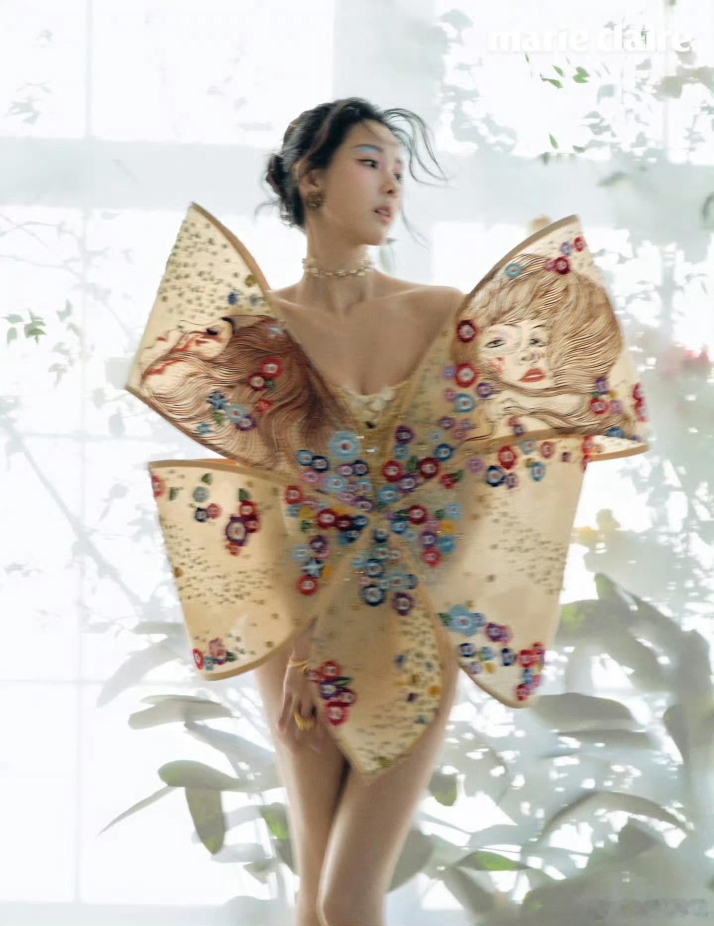 来自时尚版图的新亮相 ，陈都灵佩戴 Mikimoto 高级珠宝登上塞尔维亚版 M