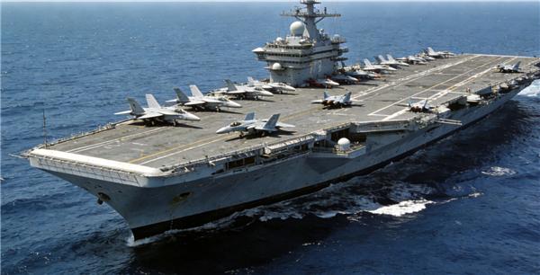 130亿美元造出的“海上巨兽”，却被650个马桶给干趴窝了！4600名大兵在甲板