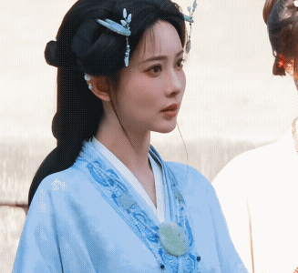 其实孟子义的五官我很能get，但是这种宅斗神态加嘴角下垂就真的很显老很不沈妙