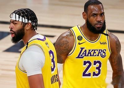 北京时间12月8日，星期五，NBA季中赛两场半决赛：


6:00，密尔沃基雄鹿