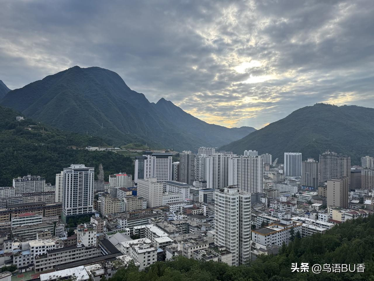 有关美以联合战事，大概是三到四篇短文，仅有一篇可供阅读。
  去年秋冬季，美国与